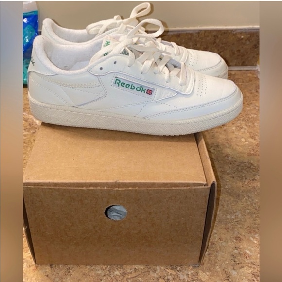 Reebok classic club, vintage sneakers in chalk